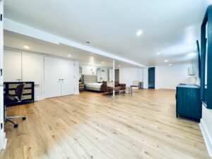 HUGE Studio on Starr St – #812 (w/ Private Bathroom and private entrance)