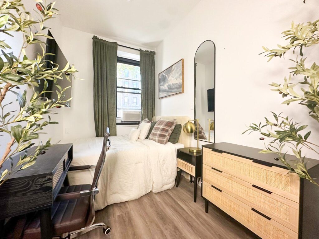 253 Dekalb 1Fl-Room692-4