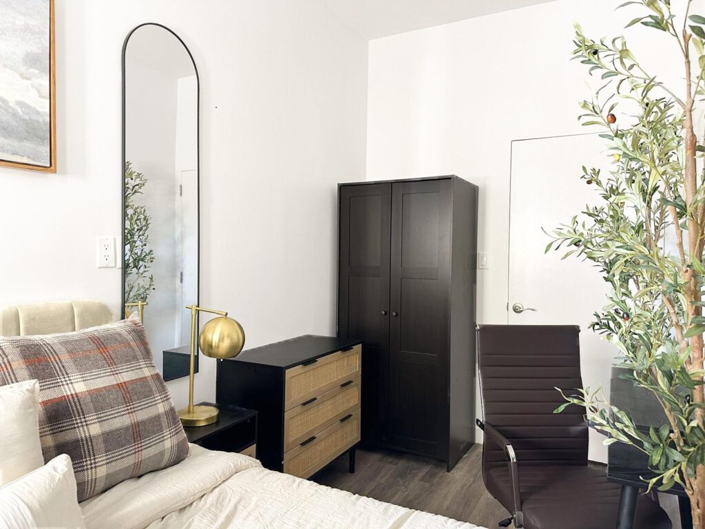 253 Dekalb 1Fl-Room692-6