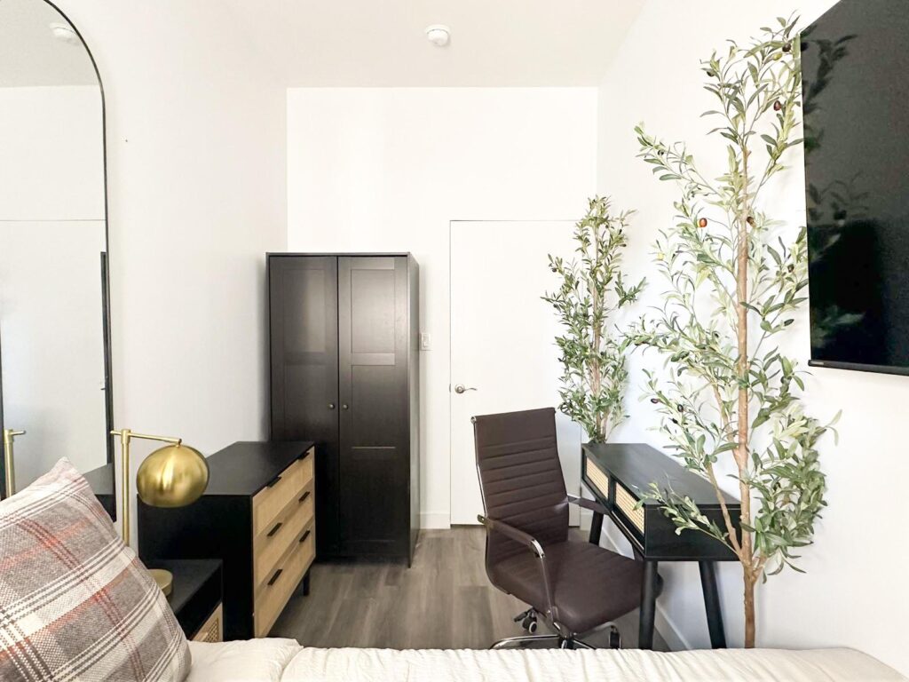 253 Dekalb 1Fl-Room692-8