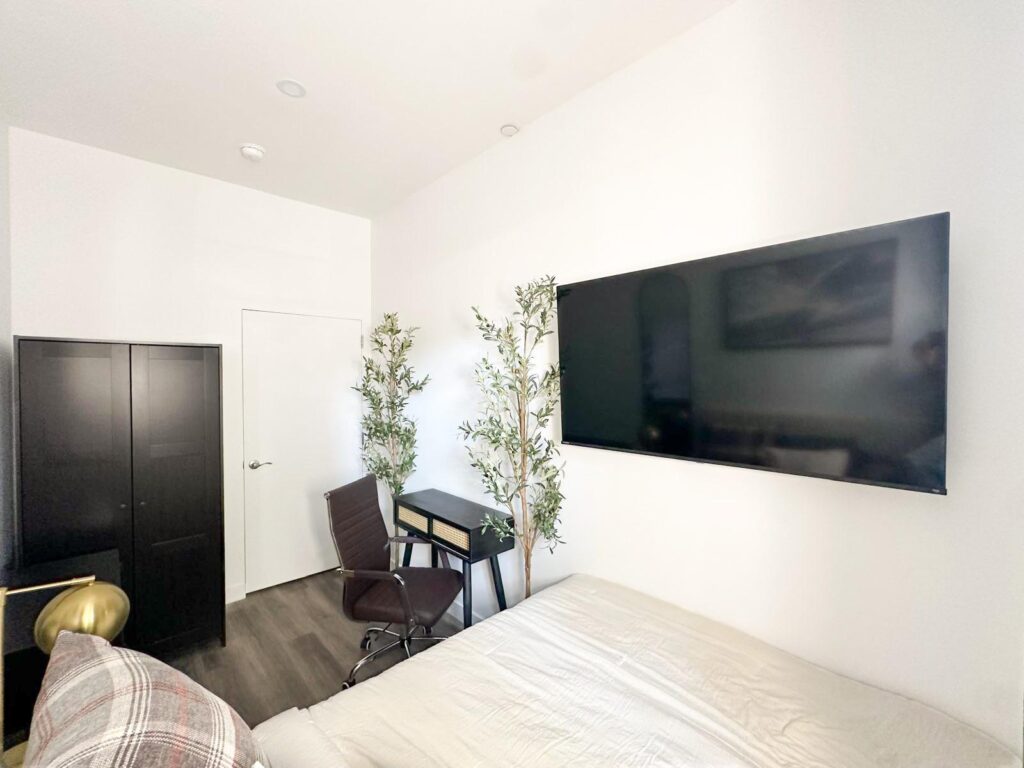253 Dekalb 1Fl-Room692-9