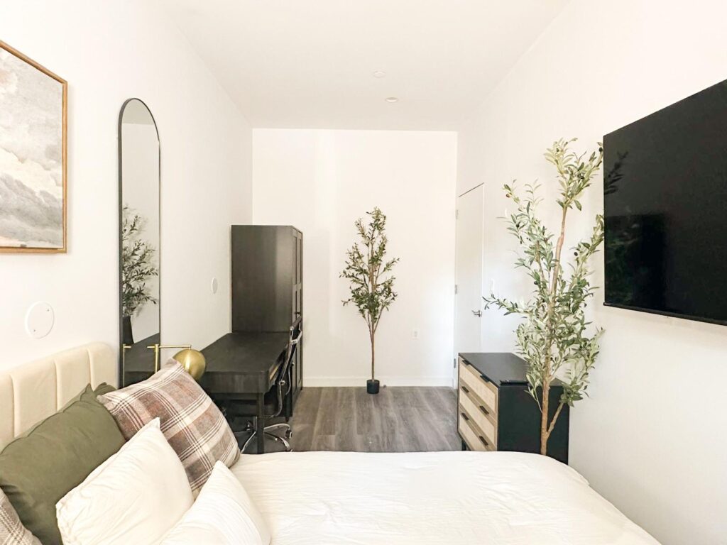 253 Dekalb 1Fl-Room694-5