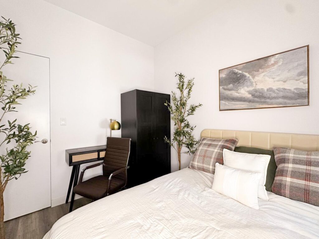 253 Dekalb 1Fl-Room695-4