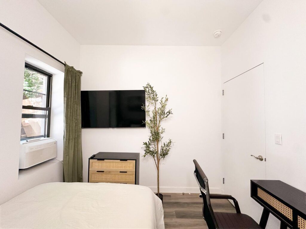 253 Dekalb 1Fl-Room695-5