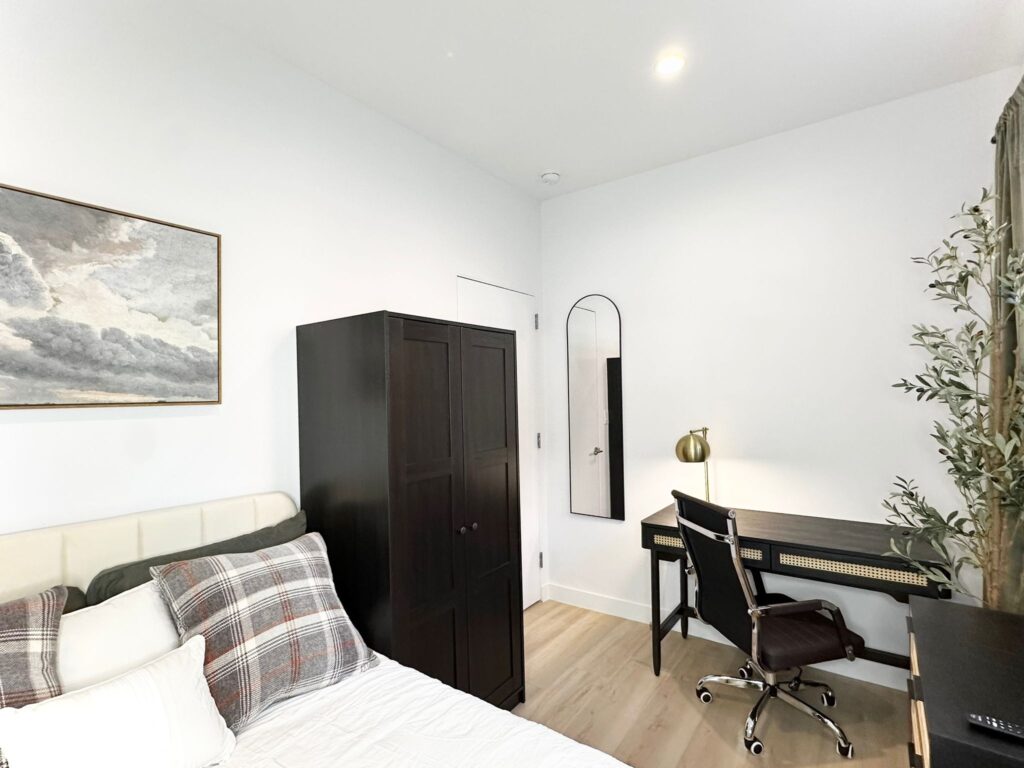 253 Dekalb Ave, 2-Room716-1