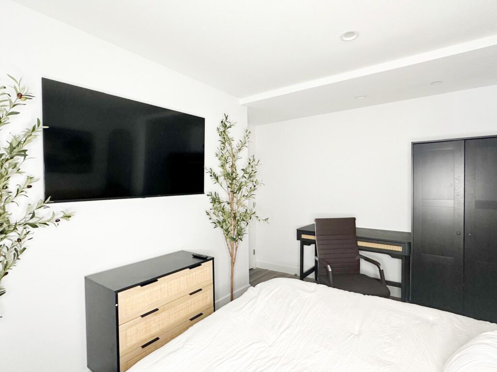 253 Dekalb 1Fl-Room693-2