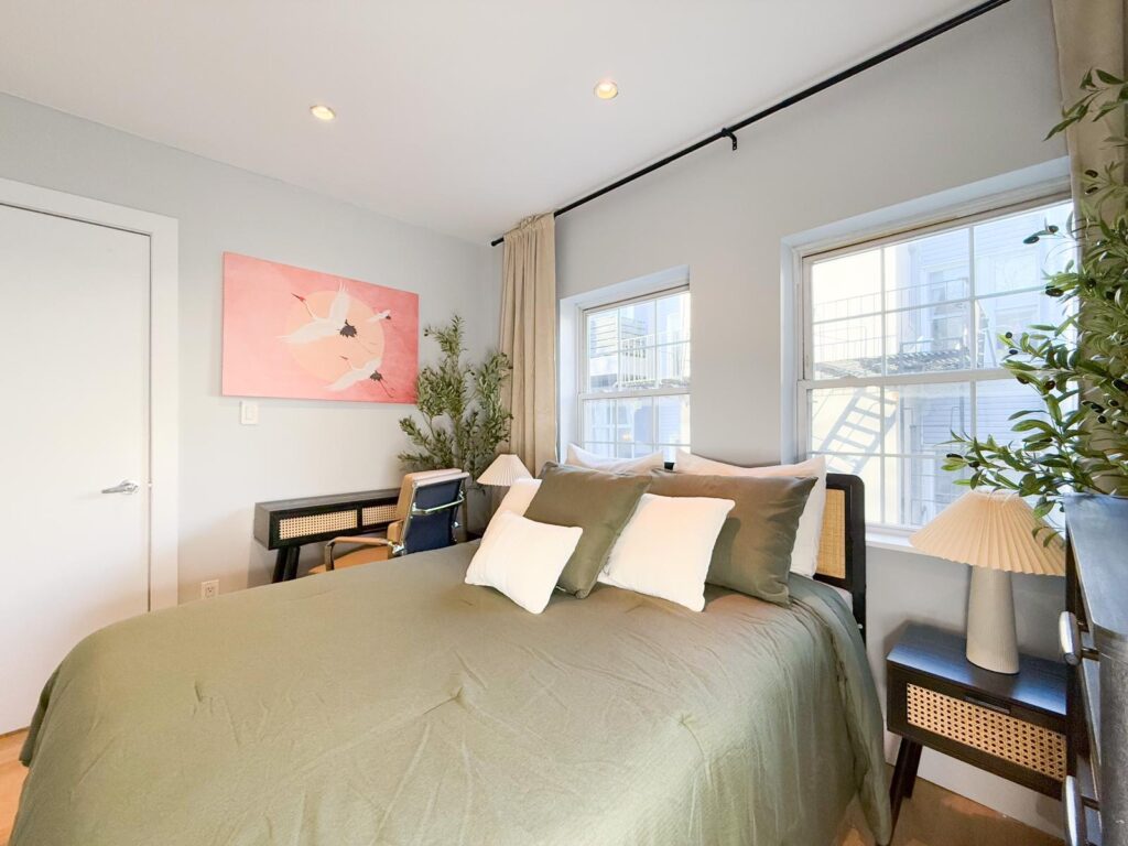 189 Scholes St-Room752-1