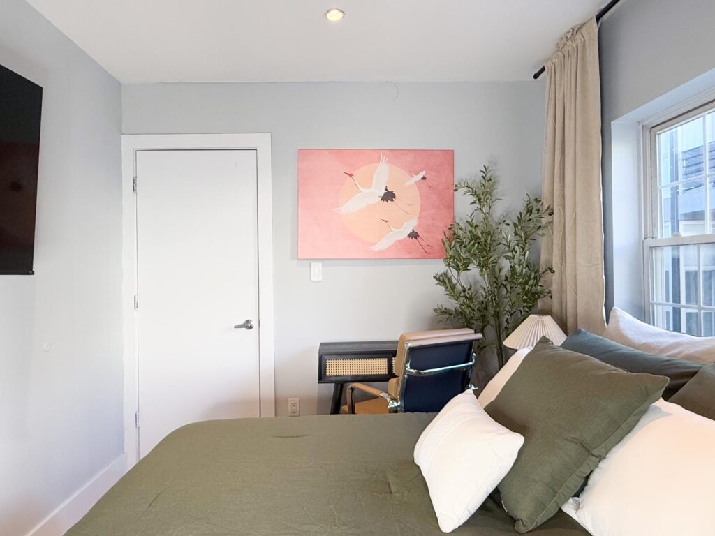 189 Scholes St-Room752-4