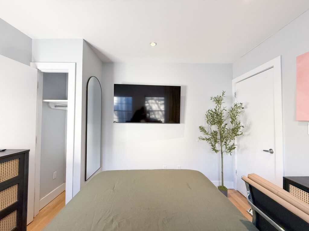 189 Scholes St-Room752-5