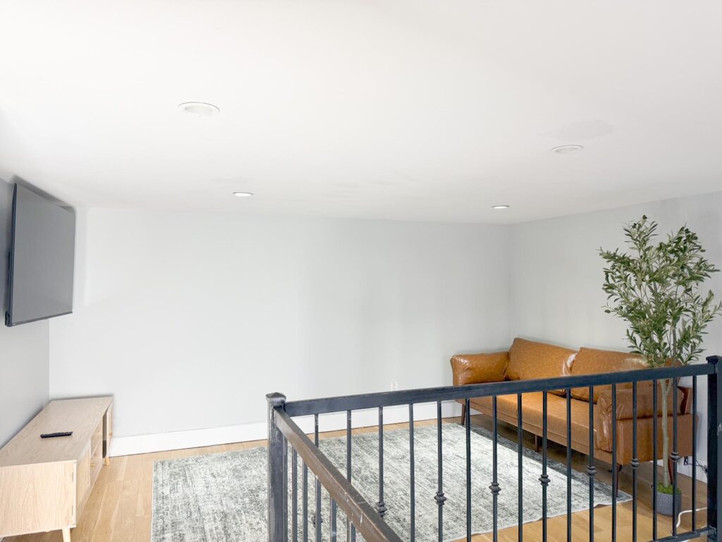 198 Scholes St-livingroom