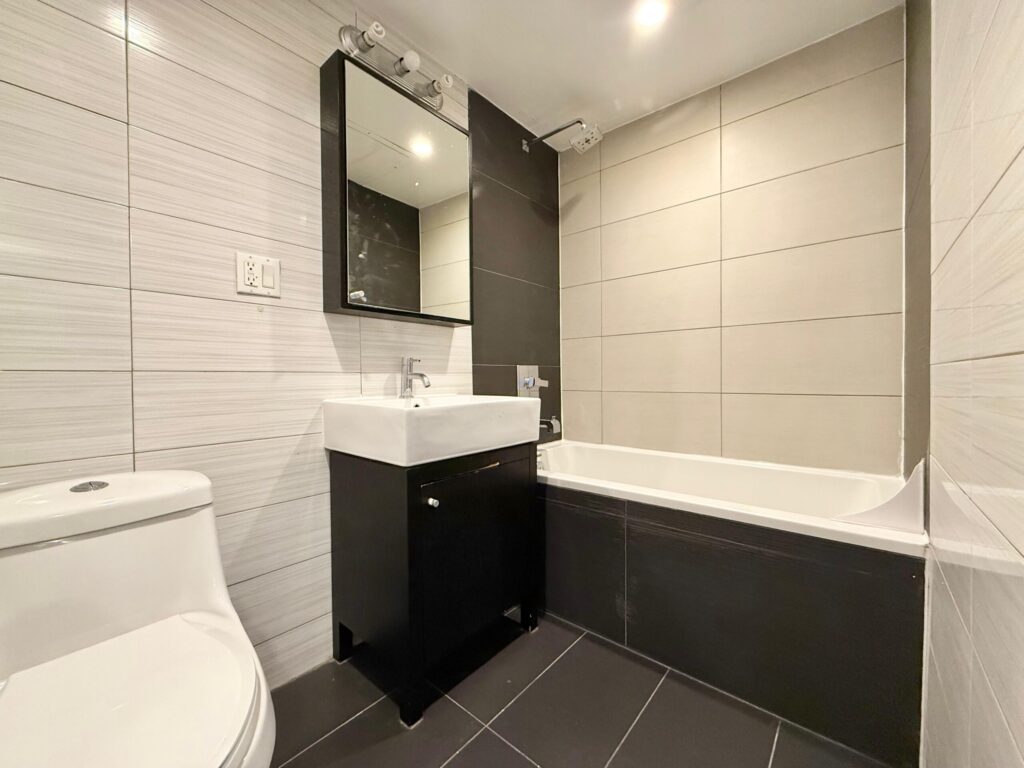375 Vernon Ave, 3-Bathroom