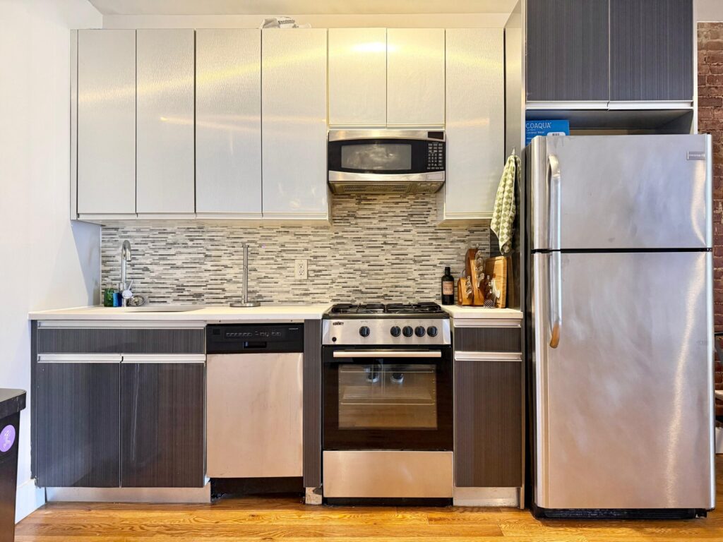 375 Vernon Ave, 3-Kitchen