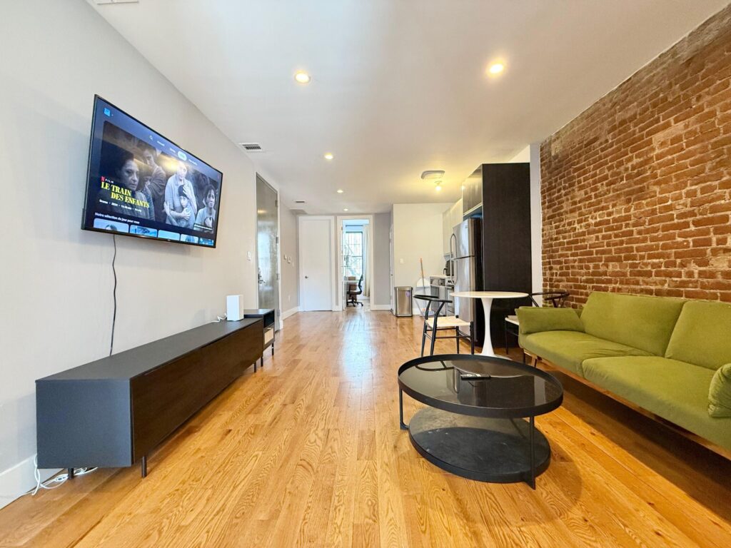 375 Vernon Ave, 3-Livingroom2
