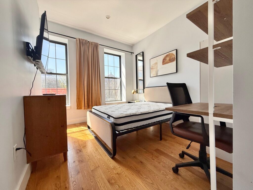 375 Vernon Ave-Room756-1
