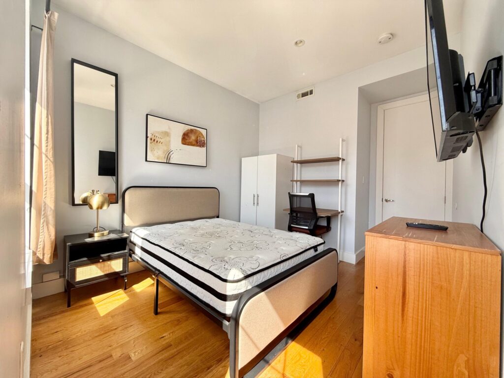 375 Vernon Ave-Room756-2